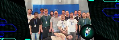 Das 9elements Team posiert gemeinsam beim OSFC 2025-Event und lächelt in die Kamera.